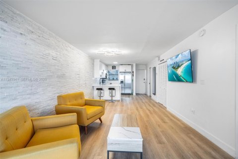 Condominio en alquiler en Miami Beach, Florida, 2 dormitorios, 76.18 m2 № 2000911 - foto 2