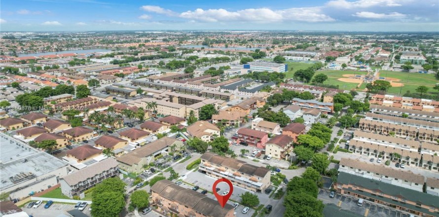 Condo in Hialeah, Florida, 2 bedrooms № 1858647