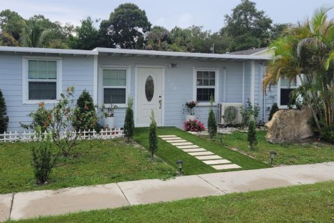House in Jupiter, Florida 3 bedrooms, 105.35 sq.m. № 2260194