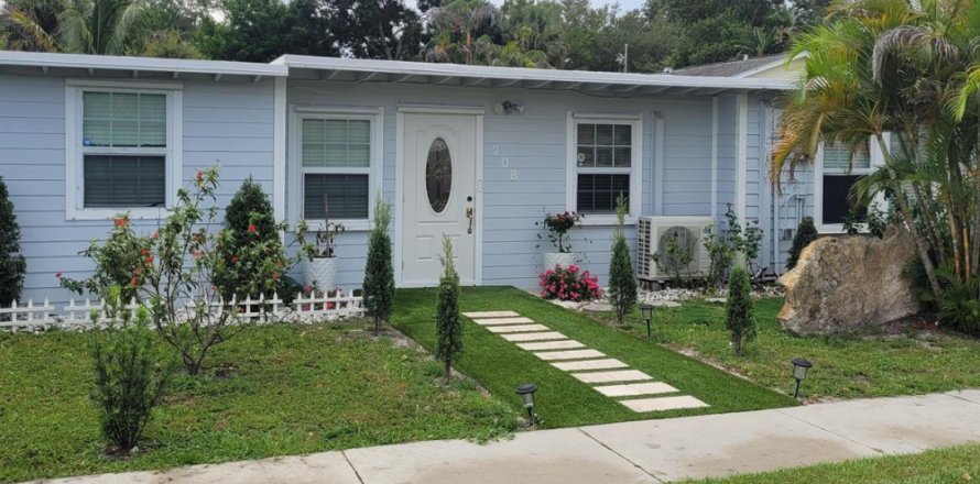 House in Jupiter, Florida 3 bedrooms, 105.35 sq.m. № 2260194