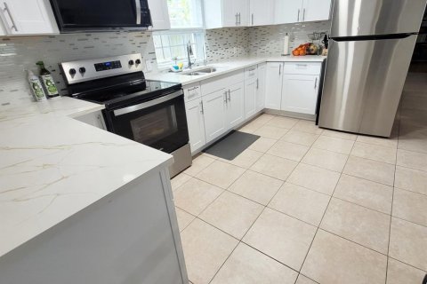 House in Jupiter, Florida 3 bedrooms, 105.35 sq.m. № 2260194 - photo 8