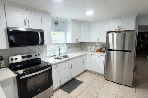 House in Jupiter, Florida 3 bedrooms, 105.35 sq.m. № 2260194 - photo 9