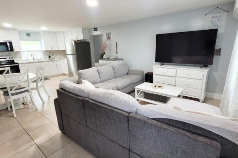 House in Jupiter, Florida 3 bedrooms, 105.35 sq.m. № 2260194 - photo 11