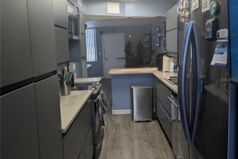 Condo in Saint Petersburg, Florida, 1 bedroom  № 1775385 - photo 19