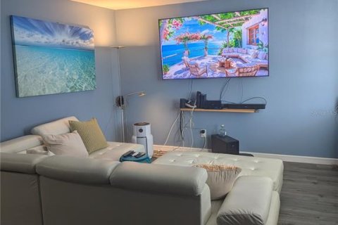 Condo in Saint Petersburg, Florida, 1 bedroom  № 1775385 - photo 22