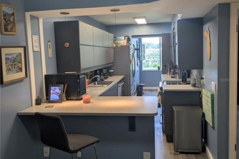 Condo in Saint Petersburg, Florida, 1 bedroom  № 1775385 - photo 5