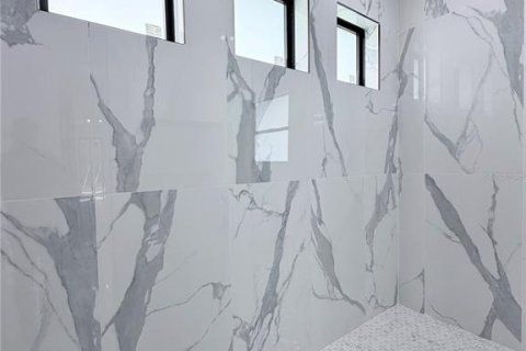 Купить виллу или дом в Норт-Порт, Флорида 11 комнат, 177.54м2, № 2212357 - фото 27