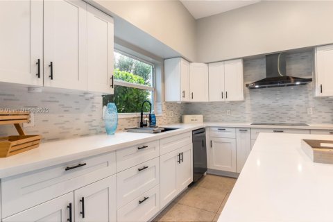 Casa en venta en Coral Springs, Florida, 4 dormitorios, 256.6 m2 № 1892996 - foto 13