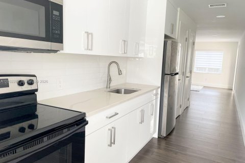 Снять в аренду виллу или дом в Майами, Флорида 2 спальни, 167.87м2, № 2265972 - фото 2