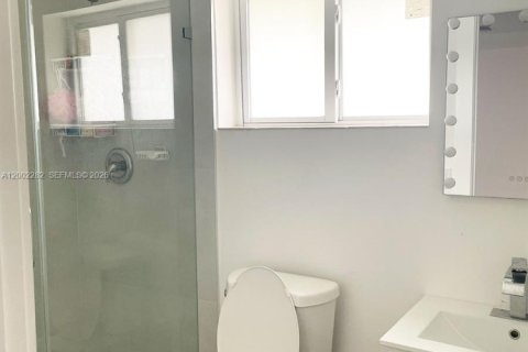 Снять в аренду виллу или дом в Майами, Флорида 2 спальни, 167.87м2, № 2265972 - фото 8