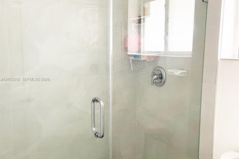 Снять в аренду виллу или дом в Майами, Флорида 2 спальни, 167.87м2, № 2265972 - фото 9