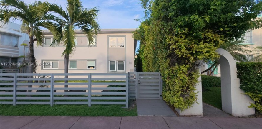Condominio en Miami Beach, Florida, 1 dormitorio  № 2077380