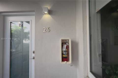 Condominio en alquiler en Miami Beach, Florida, 1 dormitorio, 39.2 m2 № 2077380 - foto 2