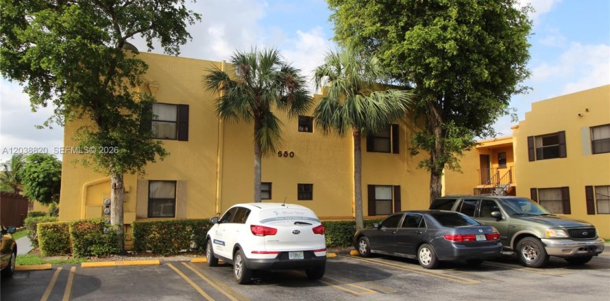 Condo in Sweetwater, Florida, 1 bedroom  № 2086110