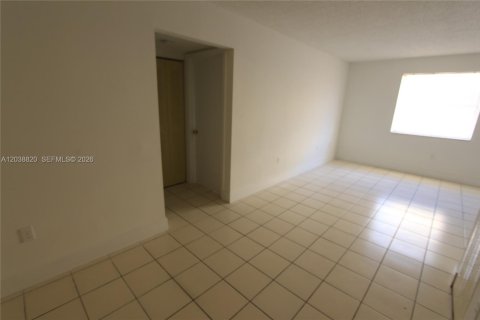 Condo in Sweetwater, Florida, 1 bedroom  № 2086110 - photo 6