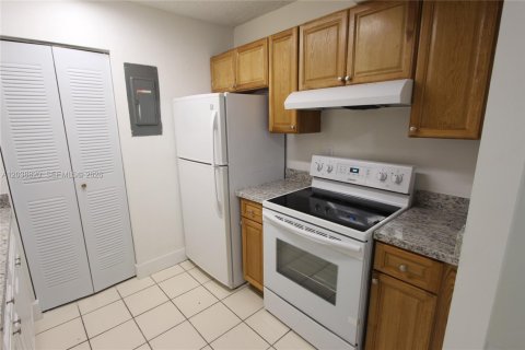 Condo in Sweetwater, Florida, 1 bedroom  № 2086110 - photo 7