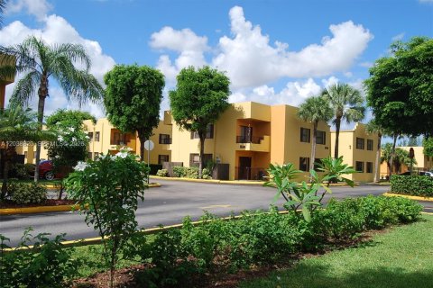 Condo in Sweetwater, Florida, 1 bedroom  № 2086110 - photo 19
