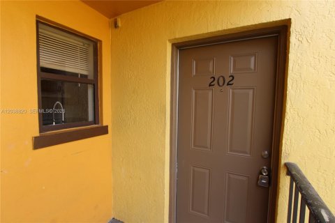 Condo in Sweetwater, Florida, 1 bedroom  № 2086110 - photo 3