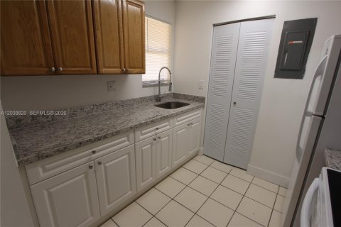 Condo in Sweetwater, Florida, 1 bedroom  № 2086110 - photo 8