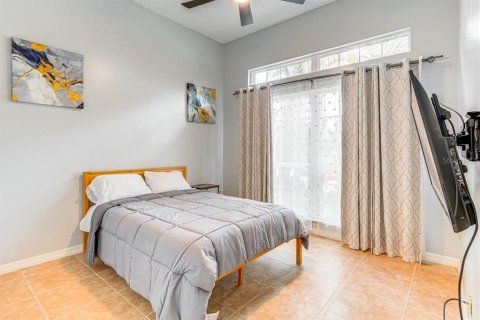 Casa en venta en Davenport, Florida, 5 dormitorios, 210.8 m2 № 2120719 - foto 14