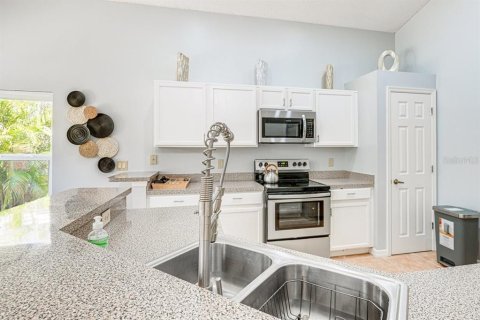 Casa en venta en Davenport, Florida, 5 dormitorios, 210.8 m2 № 2120719 - foto 12