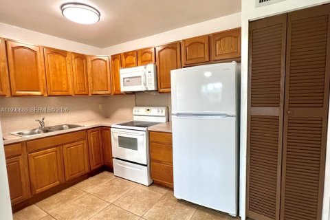 Casa en alquiler en Fort Lauderdale, Florida, 1 dormitorio, 95.22 m2 № 2058048 - foto 2