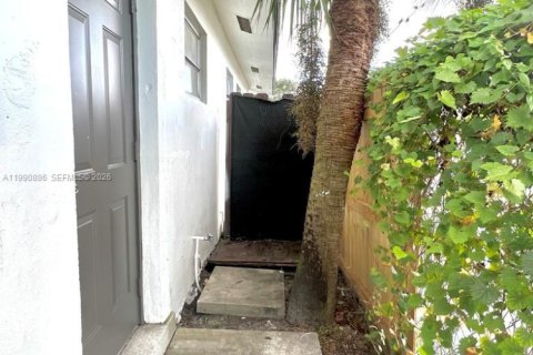 Casa en alquiler en Fort Lauderdale, Florida, 1 dormitorio, 95.22 m2 № 2058048 - foto 13