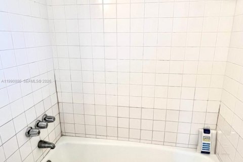 Casa en alquiler en Fort Lauderdale, Florida, 1 dormitorio, 95.22 m2 № 2058048 - foto 11