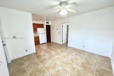 Casa en alquiler en Fort Lauderdale, Florida, 1 dormitorio, 95.22 m2 № 2058048 - foto 3