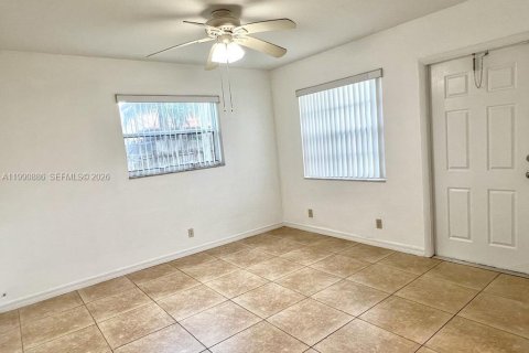 Casa en alquiler en Fort Lauderdale, Florida, 1 dormitorio, 95.22 m2 № 2058048 - foto 5