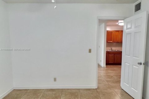 Casa en alquiler en Fort Lauderdale, Florida, 1 dormitorio, 95.22 m2 № 2058048 - foto 8