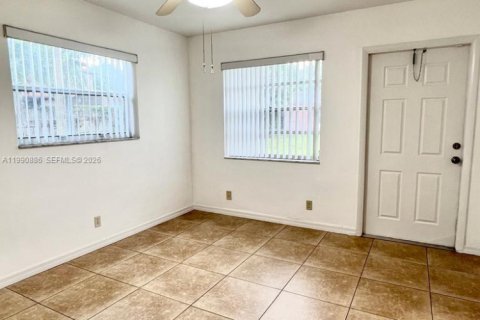 Casa en alquiler en Fort Lauderdale, Florida, 1 dormitorio, 95.22 m2 № 2058048 - foto 4