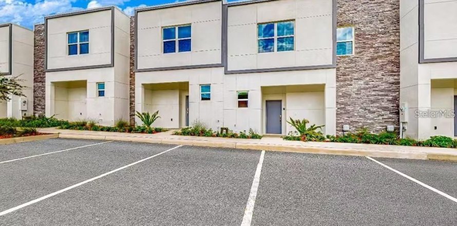 Touwnhouse à Davenport, Floride 4 chambres, 155.24 m2 № 2413716