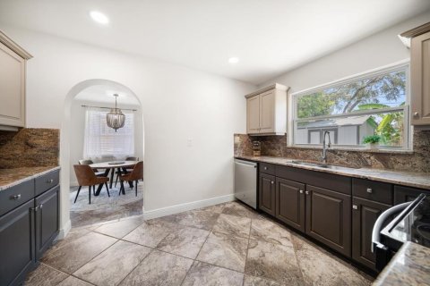 Villa ou maison à louer à Dunedin, Floride: 2 chambres, 102.66 m2 № 2106987 - photo 9