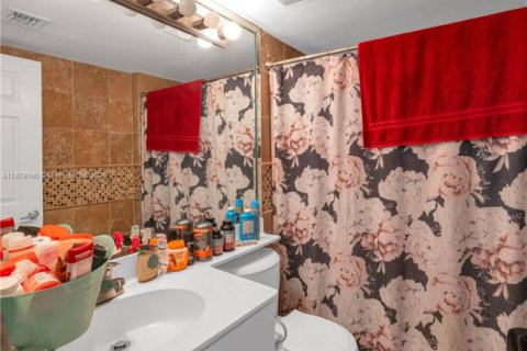 Condo in Miami, Florida, 2 bedrooms  № 1927790 - photo 7