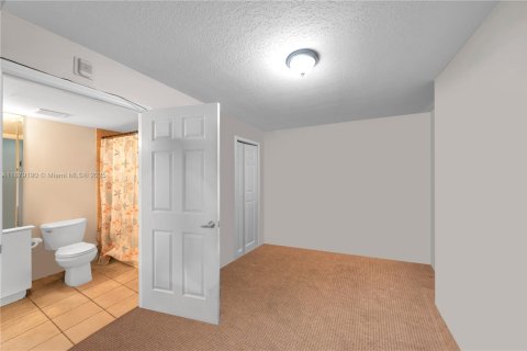 Condo in Miami, Florida, 2 bedrooms  № 1927790 - photo 8