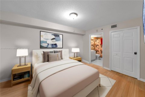 Condo in Miami, Florida, 2 bedrooms  № 1927790 - photo 2