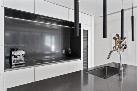 Condo in Miami, Florida, 3 bedrooms  № 2026690 - photo 27