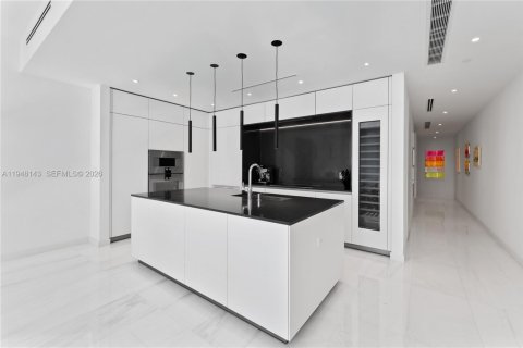 Condo in Miami, Florida, 3 bedrooms  № 2026690 - photo 25