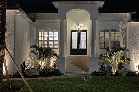 House in New Port Richey, Florida 3 bedrooms, 297.38 sq.m. № 1793895 - photo 8