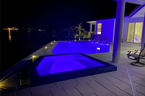 House in New Port Richey, Florida 3 bedrooms, 297.38 sq.m. № 1793895 - photo 11