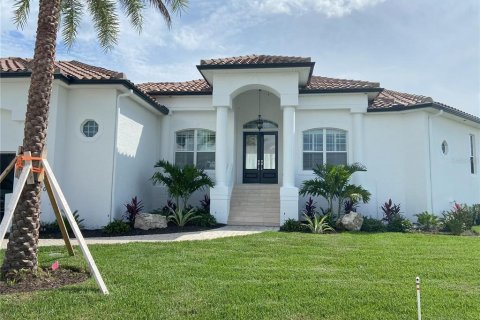 House in New Port Richey, Florida 3 bedrooms, 297.38 sq.m. № 1793895 - photo 1