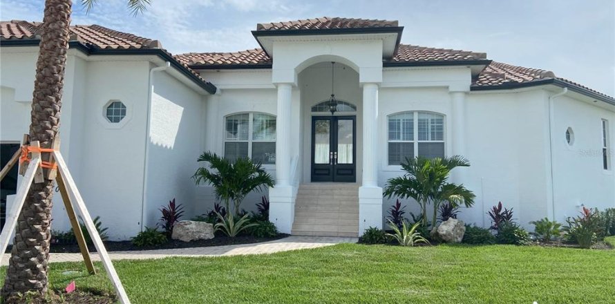 Casa en New Port Richey, Florida 3 dormitorios, 297.38 m2 № 1793895