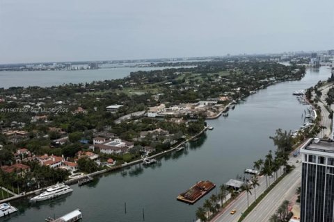 Condo in Miami Beach, Florida, 1 bedroom  № 2030964 - photo 12