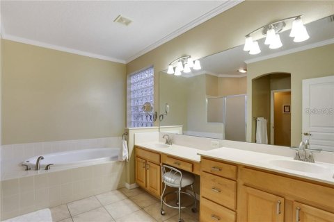 House in Tampa, Florida 5 bedrooms, 329.52 sq.m. № 2157770 - photo 19