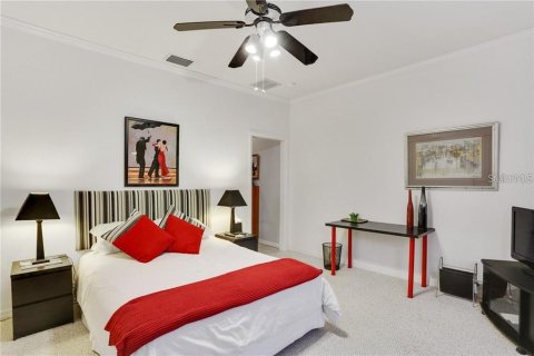 House in Tampa, Florida 5 bedrooms, 329.52 sq.m. № 2157770 - photo 28