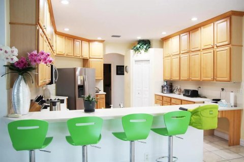 House in Tampa, Florida 5 bedrooms, 329.52 sq.m. № 2157770 - photo 22