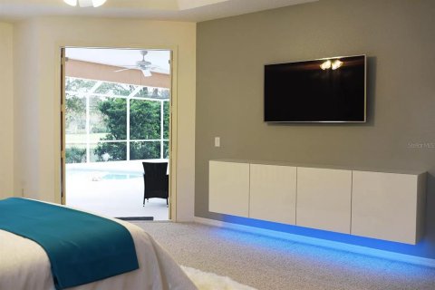House in Tampa, Florida 5 bedrooms, 329.52 sq.m. № 2157770 - photo 12