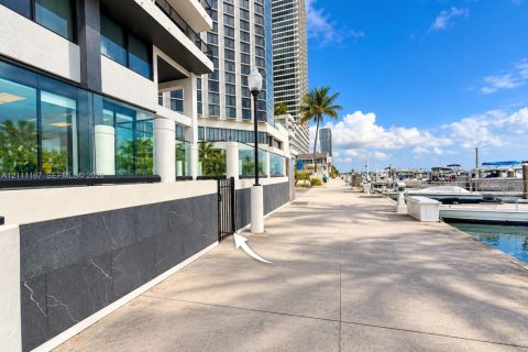 Propiedad comercial en Miami, Florida № 2427684