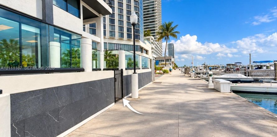 Propiedad comercial en Miami, Florida № 2427684